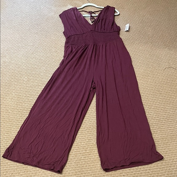 NWT Old Navy Burgundy V-Neck Jumpsuit - Picture 3 of 5
